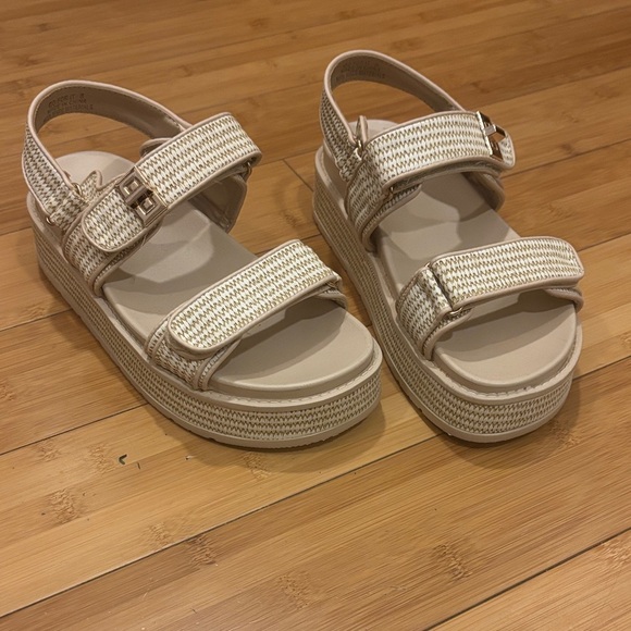 Hey Girl Shoes - Stylish Platform Sandals with Adjustable Straps